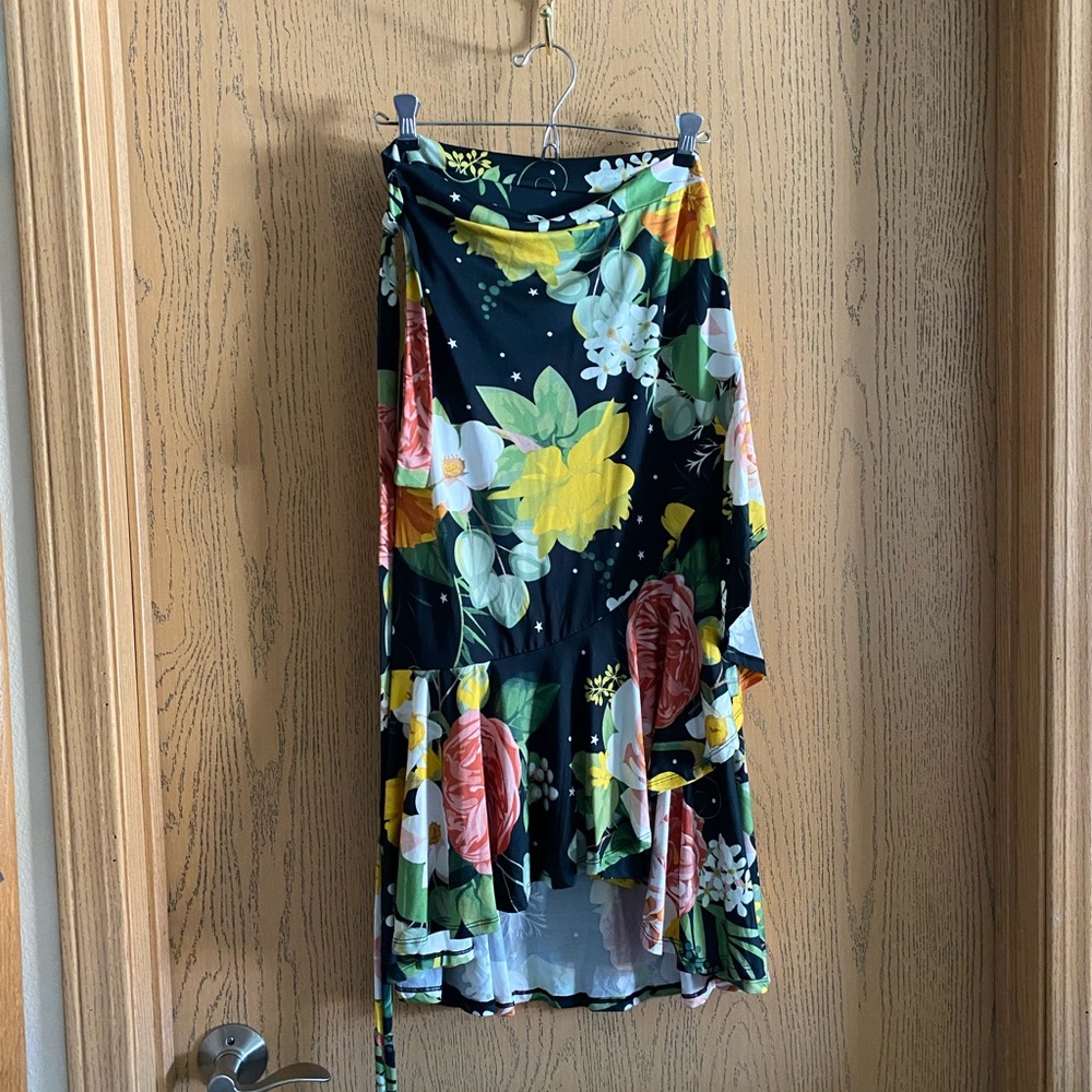 NWT Lularoe Bella Wrap Around Floral Skirt, Size L